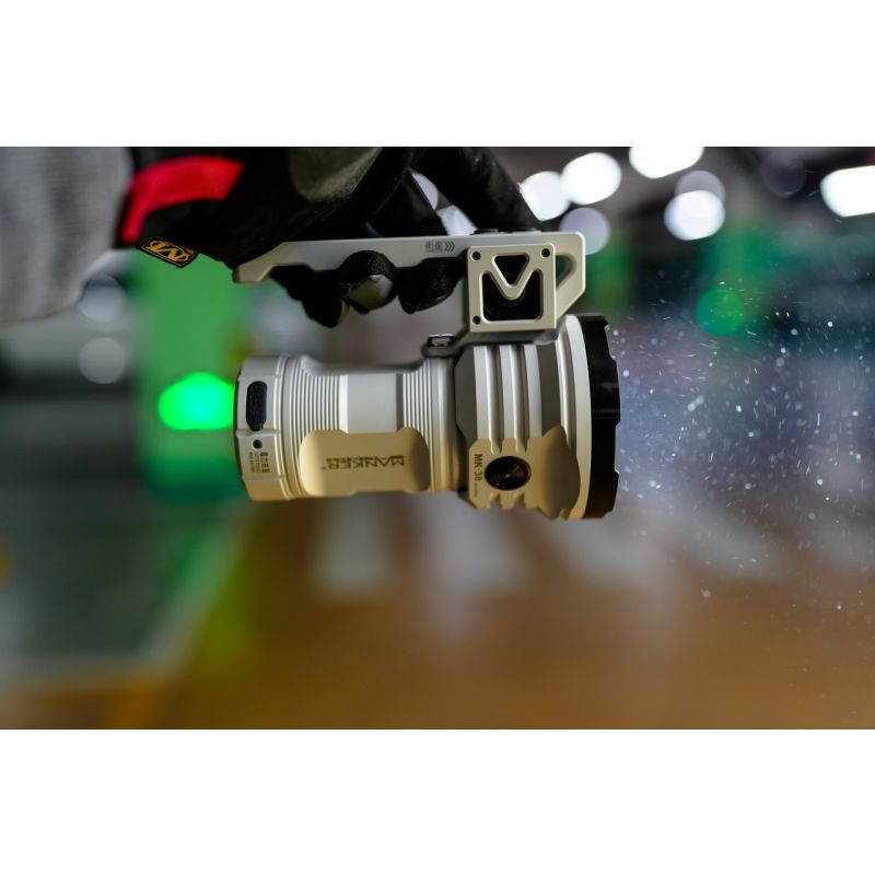 Manker MK38 LED Svítilna 41500lm, 8x XHP70.2, Multifunkční Ruční Svítilna pro Venkovní Osvětlení a Domácí Bezpečnost