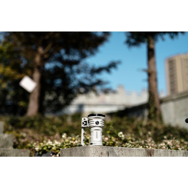 Manker MK38 LED Svítilna 41500lm, 8x XHP70.2, Multifunkční Ruční Svítilna pro Venkovní Osvětlení a Domácí Bezpečnost