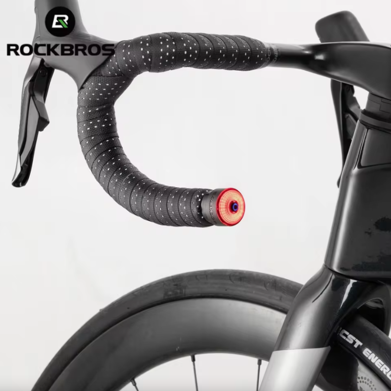 ROCKBROS R0: Integrované zadní světlo na kolo do záslepky řídítek. USB-C, MTB/silnice. Pro vaši bezpečnost!