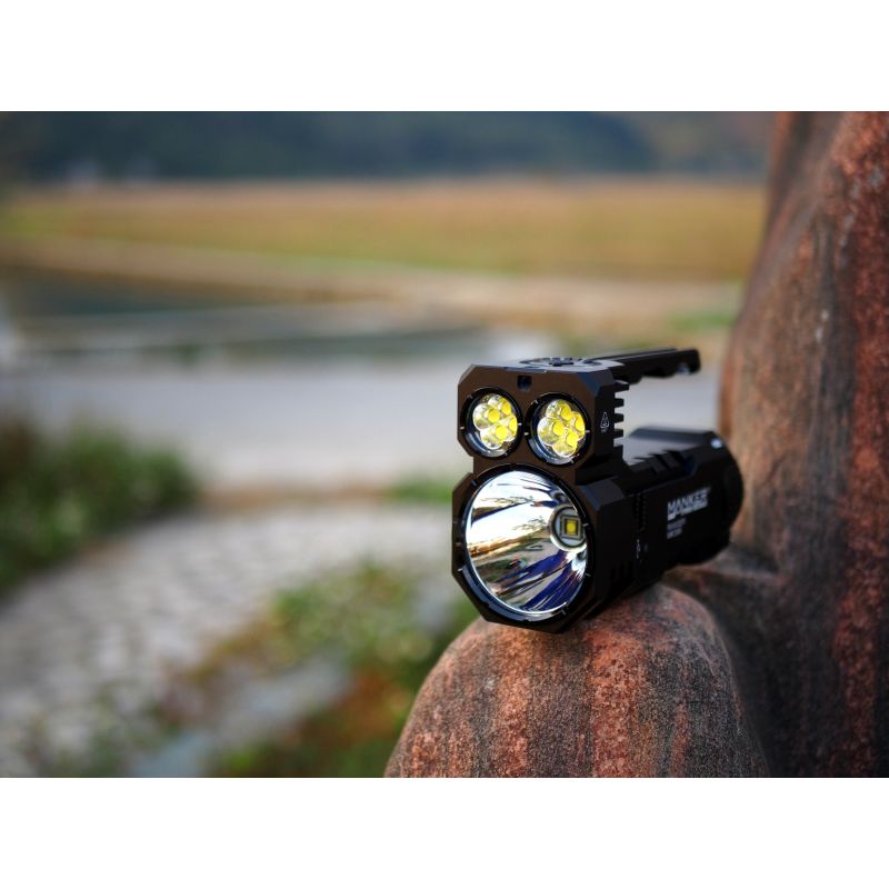 Manker Ranger MK39 II: Kombinovaný Reflektor & Světlomet! Odolný Design, Dlouhý Dosah, Kyberpunk Styl.