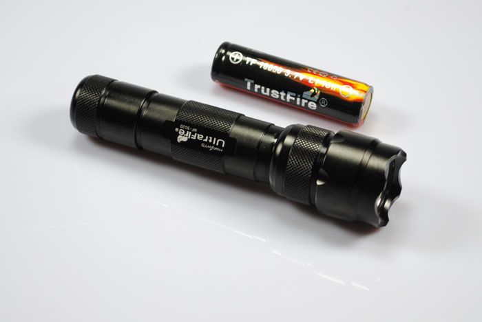 UltraFire WF-502B U2 LED Svítilna 1300 Lumenů – Kompaktní & Odolná pro Outdoor. Doprava Zdarma!