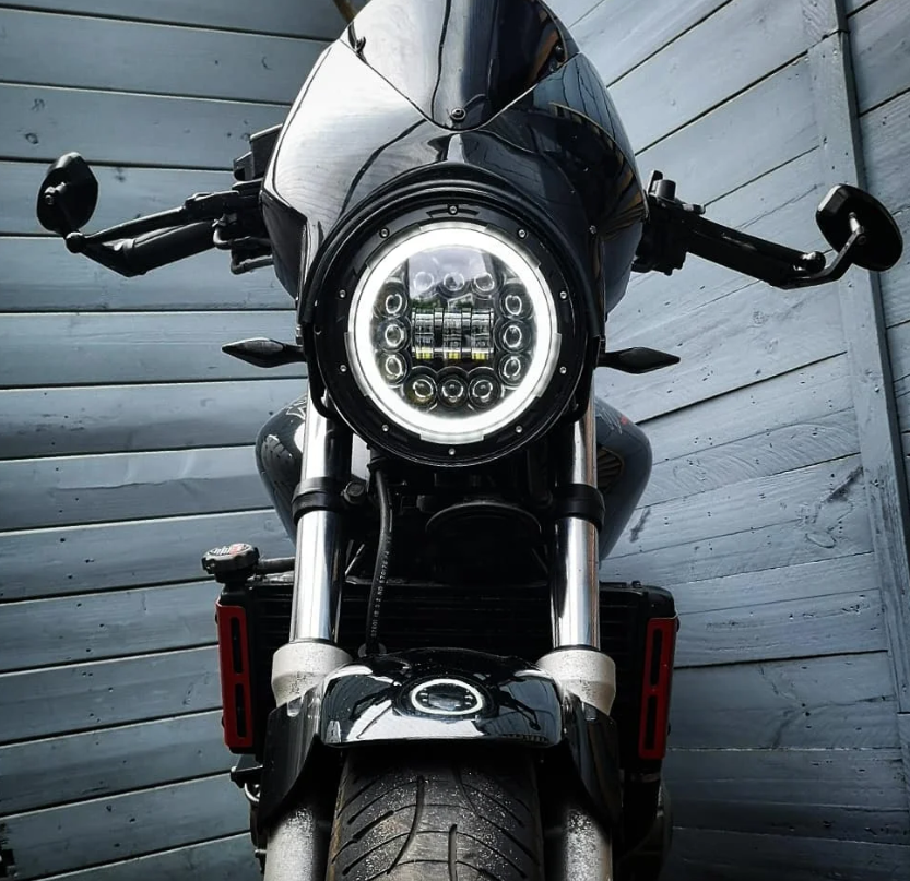 **7" 75W LED Světlomet pro Harley & Jeep Wrangler: Kulatý Vodotěsný Reflektor s DRL & Směrovkou**