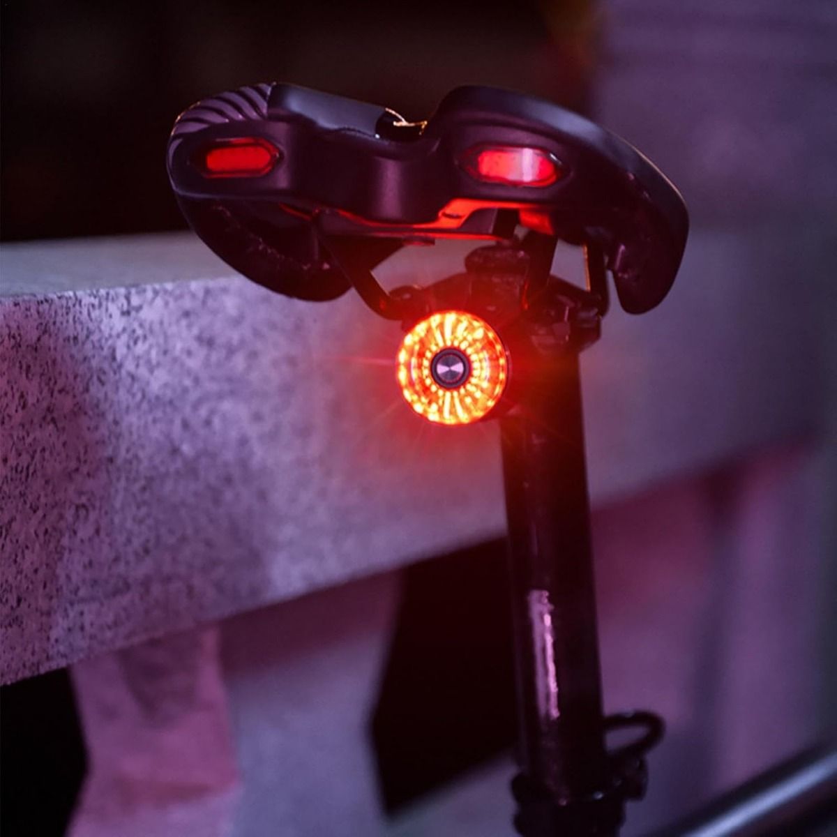 Chytré Zadní Světlo na Kolo s Indukcí Brzdy | Dobíjecí USB LED Vodotěsné pro Sedlovku/Sedlo