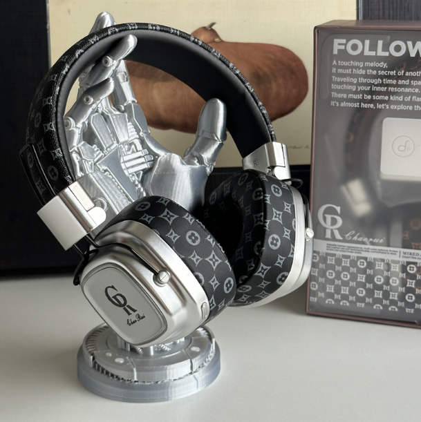 CR8-silvery Black